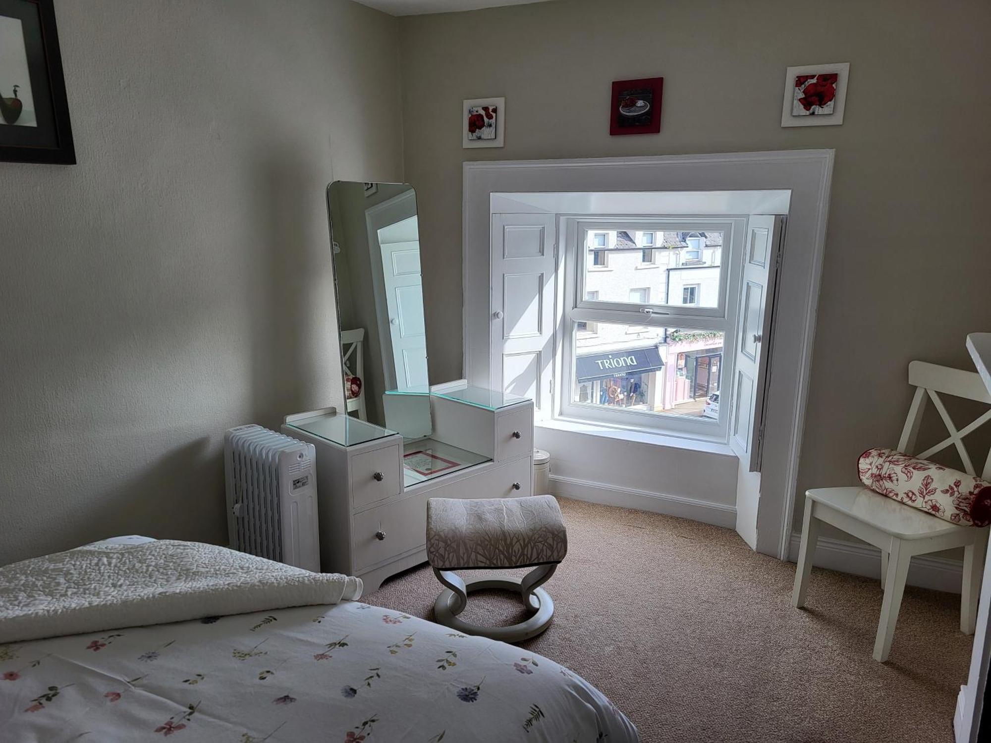 Charming 2-Bed Apartment In Donegal Town Centre Exterior photo